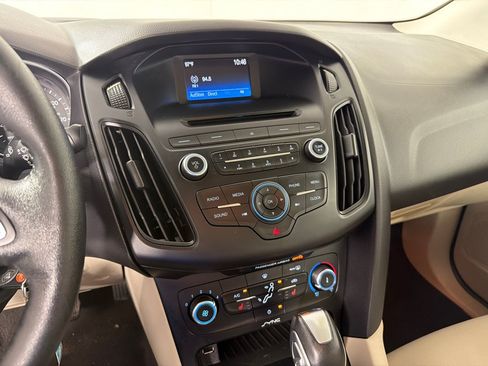Used 2015 Ford Focus SE w/ SE Cold Weather Package FWD image 15