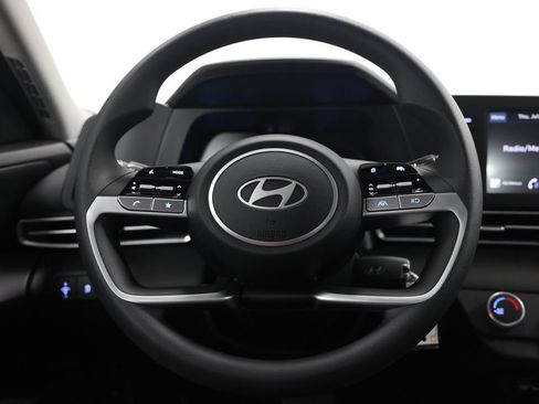 Used 2026 Hyundai Elantra SE FWD image 24