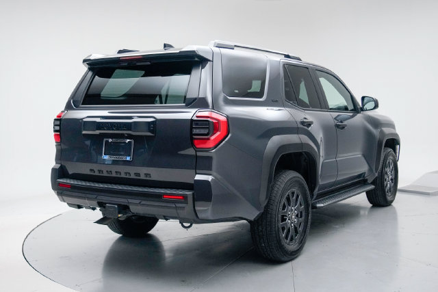 Used 2025 Toyota 4Runner SR5 AWD/4WD image 26