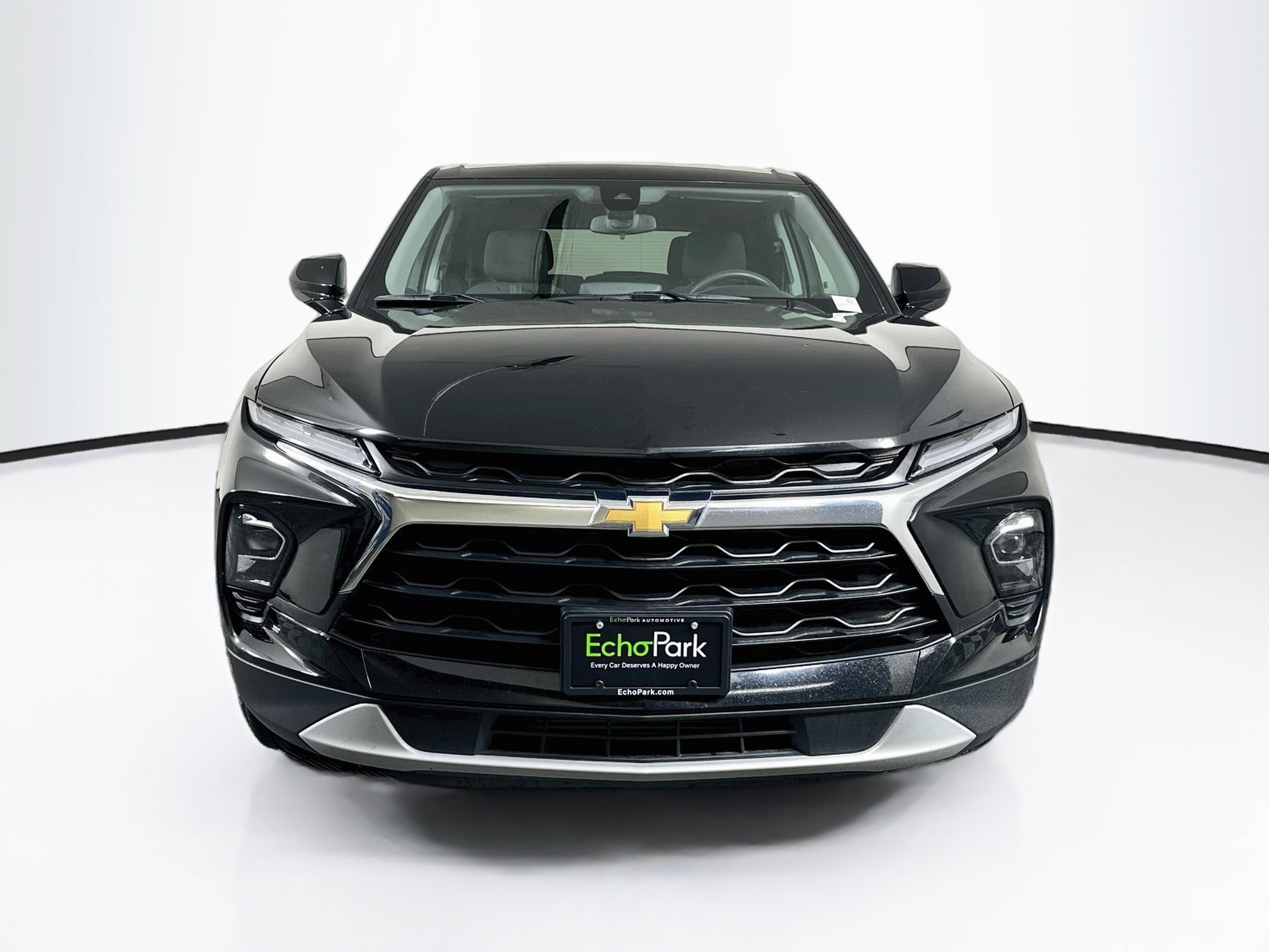 Used 2025 Chevrolet Blazer LT FWD image 2