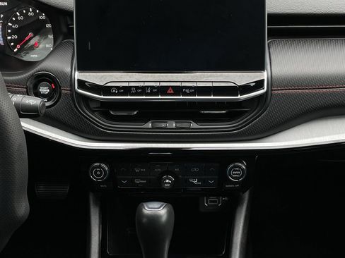 Used 2024 Jeep Compass Trailhawk image 17