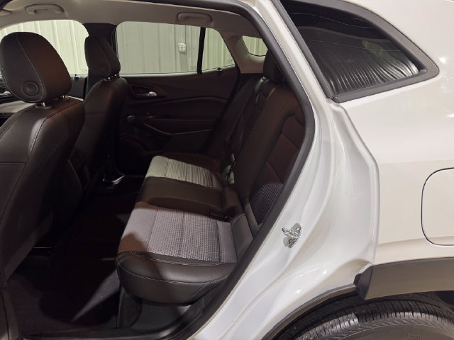 Used 2025 Chevrolet Trax LT w/ LT Convenience Package FWD image 20