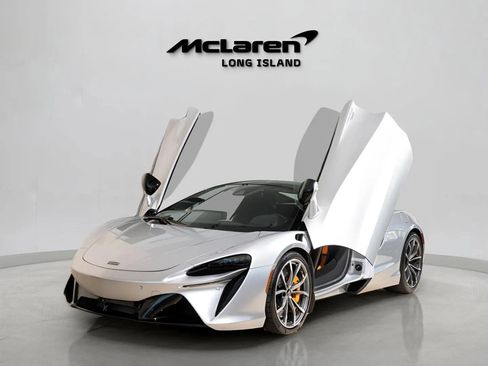 Used 2023 McLaren Artura image 31