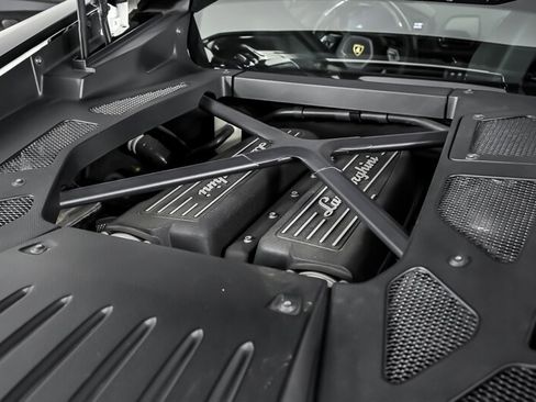 Used 2018 Lamborghini Huracan LP 580-2 RWD image 16