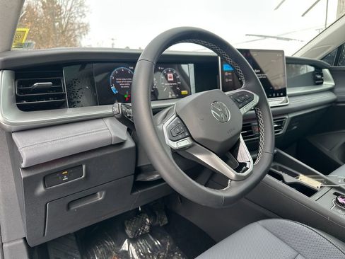 New 2026 Volkswagen Tiguan SE image 6