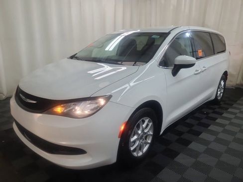 Used 2023 Chrysler Voyager LX image 2