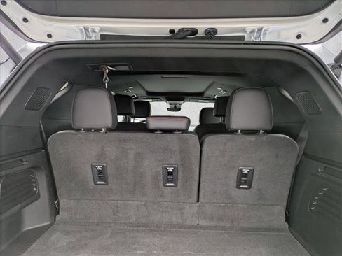 Used 2025 Chevrolet Traverse RS image 6
