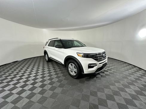 Used 2022 Ford Explorer XLT w/ Equipment Group 202A AWD/4WD image 3
