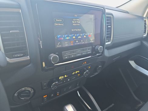 Used 2022 Nissan Frontier SV image 19