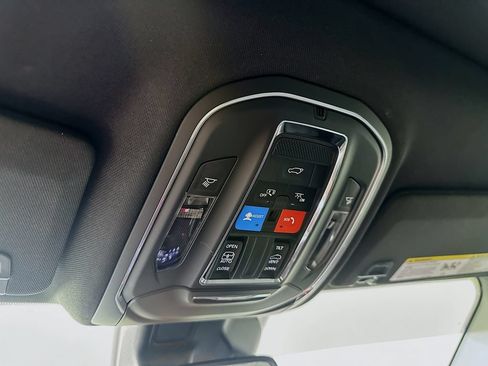 Used 2024 Jeep Grand Cherokee Altitude AWD/4WD image 30