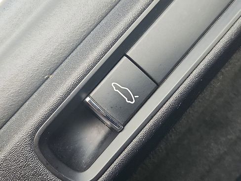 Certified 2018 Porsche 718 Cayman image 23