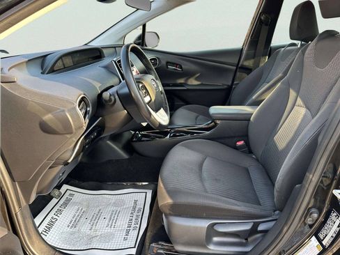 Used 2018 Toyota Prius Three FWD image 11