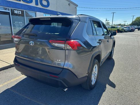 Used 2021 Toyota RAV4 LE AWD/4WD image 5