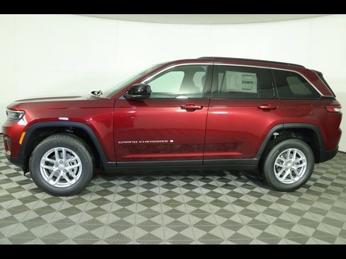 New 2025 Jeep Grand Cherokee Laredo X w/ Luxury Tech Group I image 14