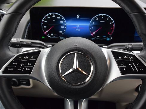 Certified 2025 Mercedes-Benz GLB 250 image 21