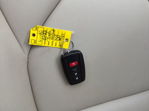 Used 2022 Toyota Highlander XLE image 34