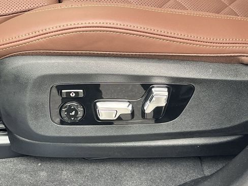 Used 2026 BMW X7 xDrive40i image 12