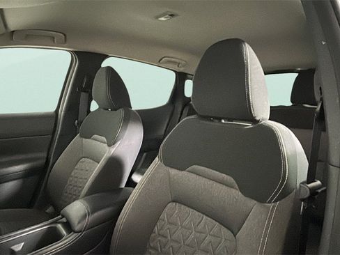 Used 2025 Nissan Kicks SV image 24