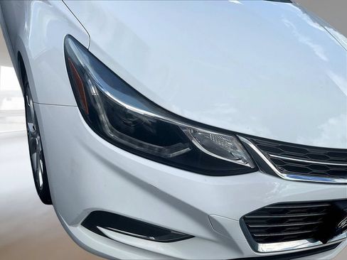 Used 2018 Chevrolet Cruze Premier FWD image 30