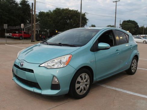 Used 2014 Toyota Prius C Two image 6