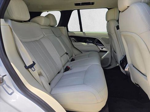 Used 2025 Land Rover Range Rover SE AWD/4WD image 21