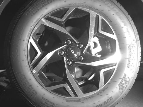 Used 2025 Kia Sportage LX image 14