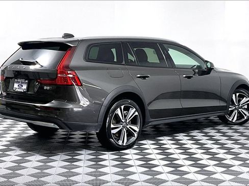 Used 2025 Volvo V60 B5 Cross Country Plus AWD/4WD image 12
