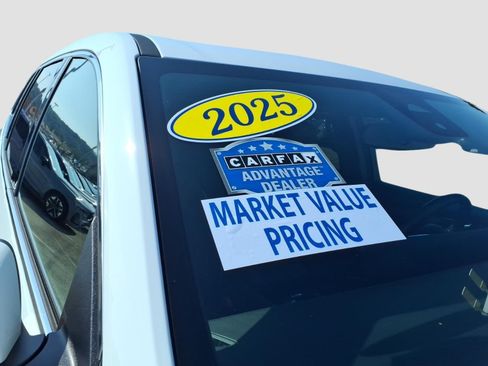 Used 2025 Buick Enclave Preferred w/ Power Package AWD/4WD image 9