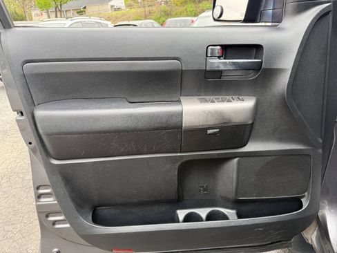 Used 2011 Toyota Tundra 4x4 CrewMax w/ SR5 Pkg image 13