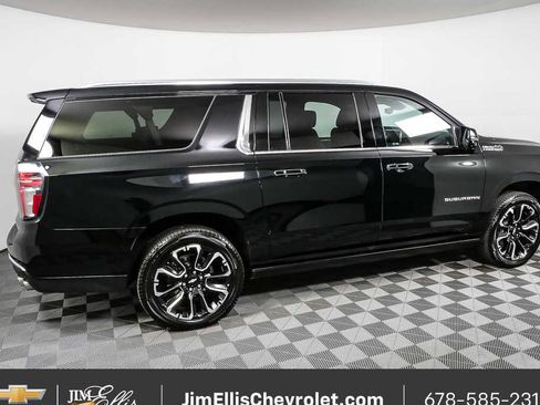 Used 2023 Chevrolet Suburban High Country w/ LPO, Illumination Package AWD/4WD image 2