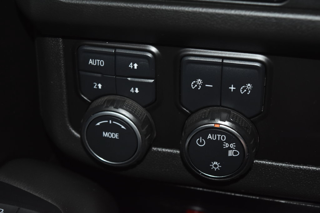 Used 2023 Chevrolet Tahoe Premier AWD/4WD image 18