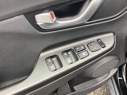 Used 2023 Hyundai Kona Limited AWD/4WD image 11