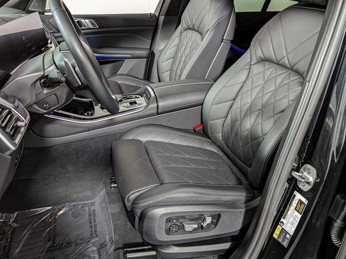 Used 2025 BMW X5 xDrive50e w/ Climate Comfort Package image 18