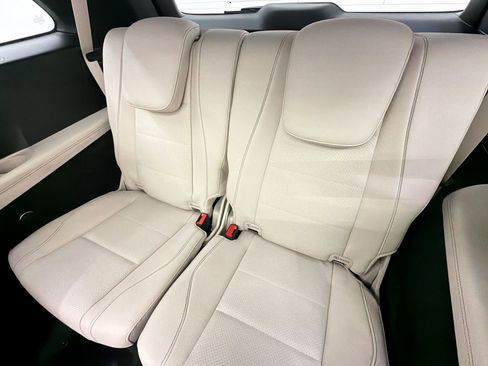 Used 2025 Mercedes-Benz GLS 450 4MATIC image 26