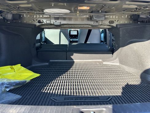 Used 2024 Toyota Corolla SE w/ SE Premium Package image 32