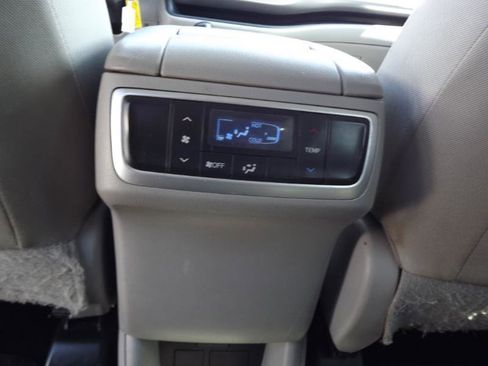 Used 2017 Toyota Highlander LE w/ Carpet Mat Package image 23