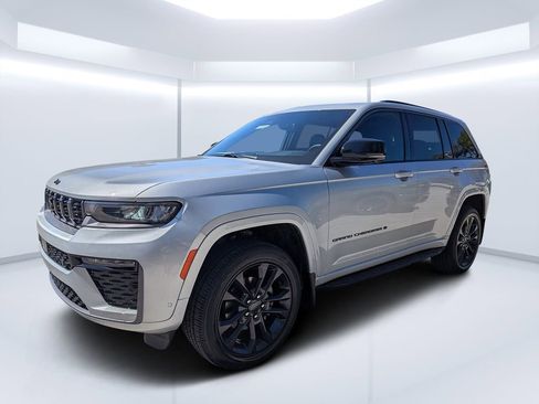 New 2026 Jeep Grand Cherokee Limited AWD/4WD image 7