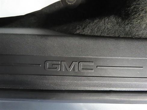 Used 2023 GMC Terrain SLE FWD image 17
