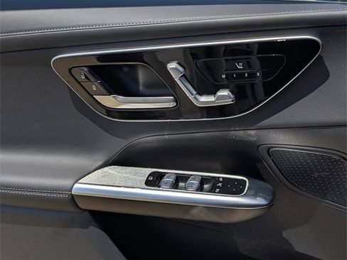 Used 2025 Mercedes-Benz GLC 350e 4MATIC image 22