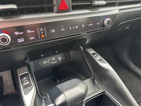 Used 2024 Kia Sorento S image 24