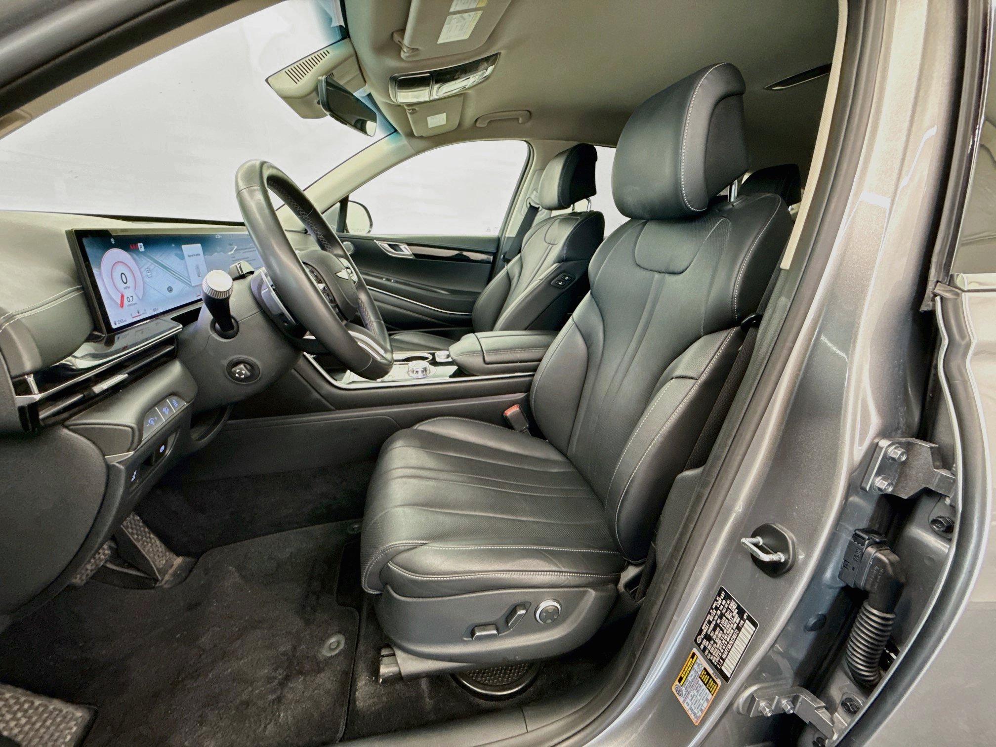 Used 2025 Genesis GV80 2.5T Standard AWD/4WD image 13