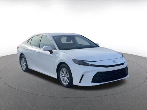 Used 2025 Toyota Camry LE image 2