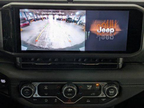 Certified 2025 Jeep Wrangler Unlimited Rubicon AWD/4WD image 20
