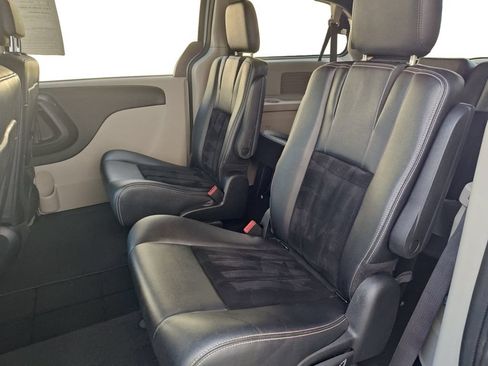 Used 2018 Dodge Grand Caravan SXT FWD image 13