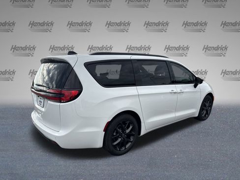 New 2026 Chrysler Pacifica Select w/ S Appearance Package image 8