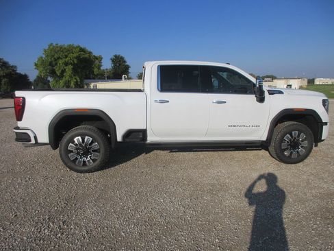New 2026 GMC Sierra 2500 Denali w/ Denali Reserve Package AWD/4WD image 3