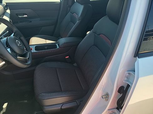 New 2025 Nissan Kicks SR FWD image 18