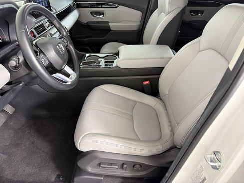 Used 2025 Honda Pilot EX-L image 7