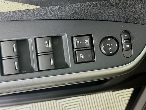 Used 2016 Honda CR-V Touring image 15