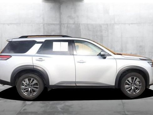 Certified 2025 Nissan Pathfinder SV AWD/4WD image 5